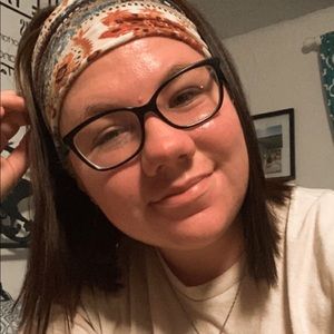 Meet your Posher, Elise